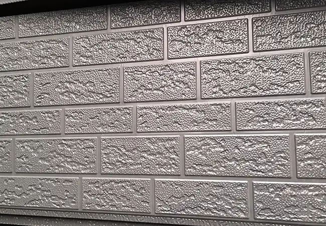 Hvordan kan metallpreget panel forbedre moderne arkitektoniske overflater?