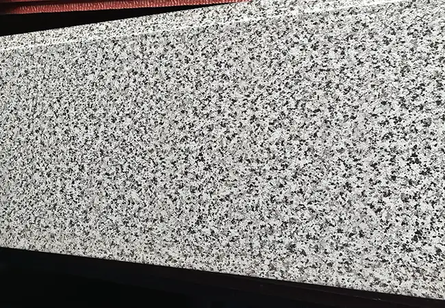 Hvordan forbedrer Color Steel Relief Board ytelsen til moderne bygninger?