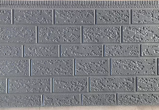 Metallpreget isolasjonsplate
